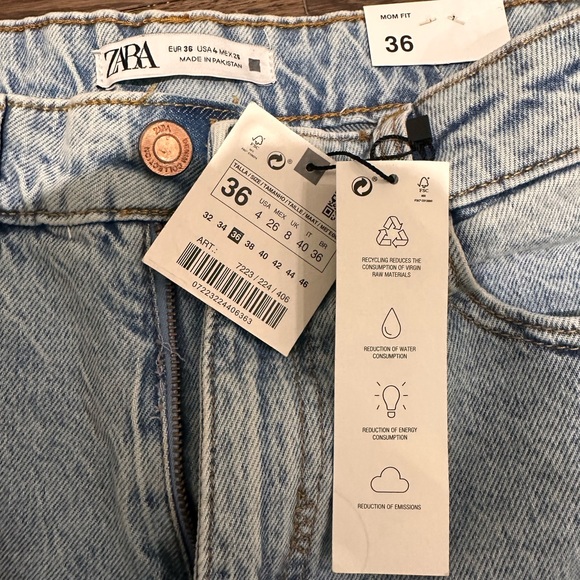 ZARA Mom Fit Jeans, Size 4, Colour Light Blue, Never Worn - Picture 5 of 7